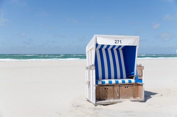 beach-chair-1587066_960_720